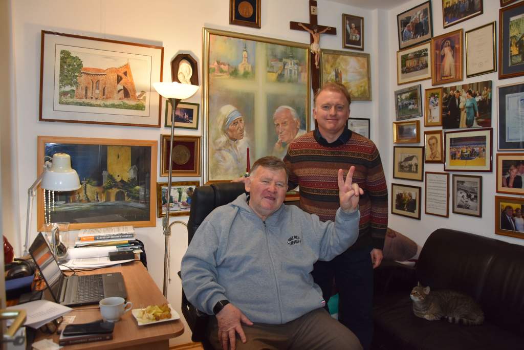 A Jóisten sokat ad, csak néha ronda csomagolásban – Lackfi János a Wojtylában vallott az élet pereméről és a szavak erejéről