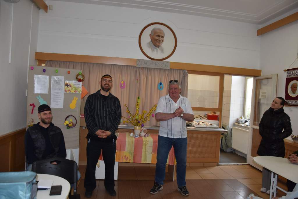 Tálcán kínált szeretet a Jahuah Útja Egyesület felajánlásával