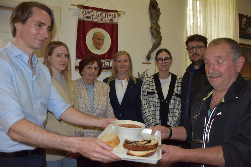 Keceli ízekkel és nemes szívvel érkezett a Pintér család a Wojtylába