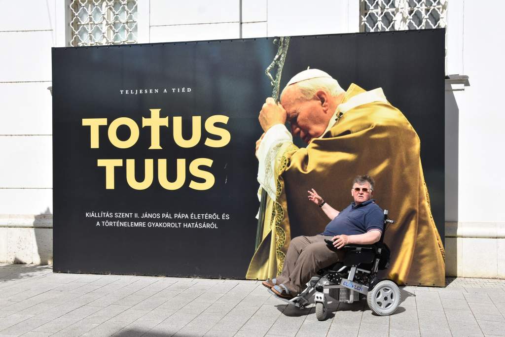 A hit stációi – Szent II. János Pál pápa örökségét követte nyomon a Wojtyla Ház küldöttsége Székesfehérváron