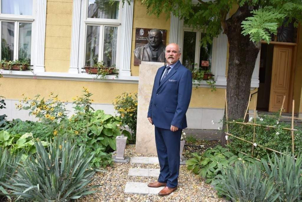 Soha el nem múló gondoskodás: Gulyás János ma is segítő kezet nyújtott