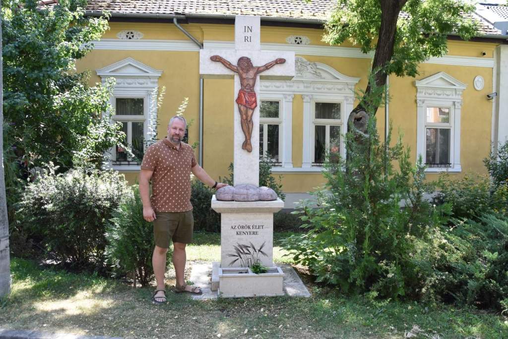 Ünnepi asztalt terítettek a nagykőrösi pünkösdiek