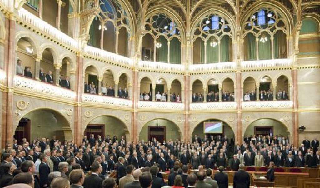 Elfogadta Magyarország új Alkotmányát az Országgyűlés