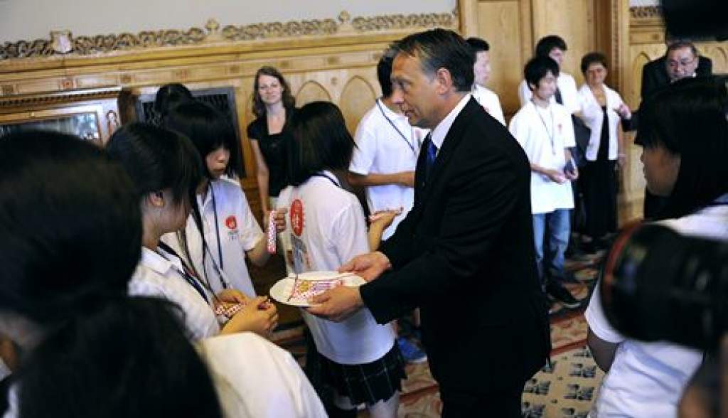 Orbán Viktorral találkoztak a Magyarországra látogató japán diákok