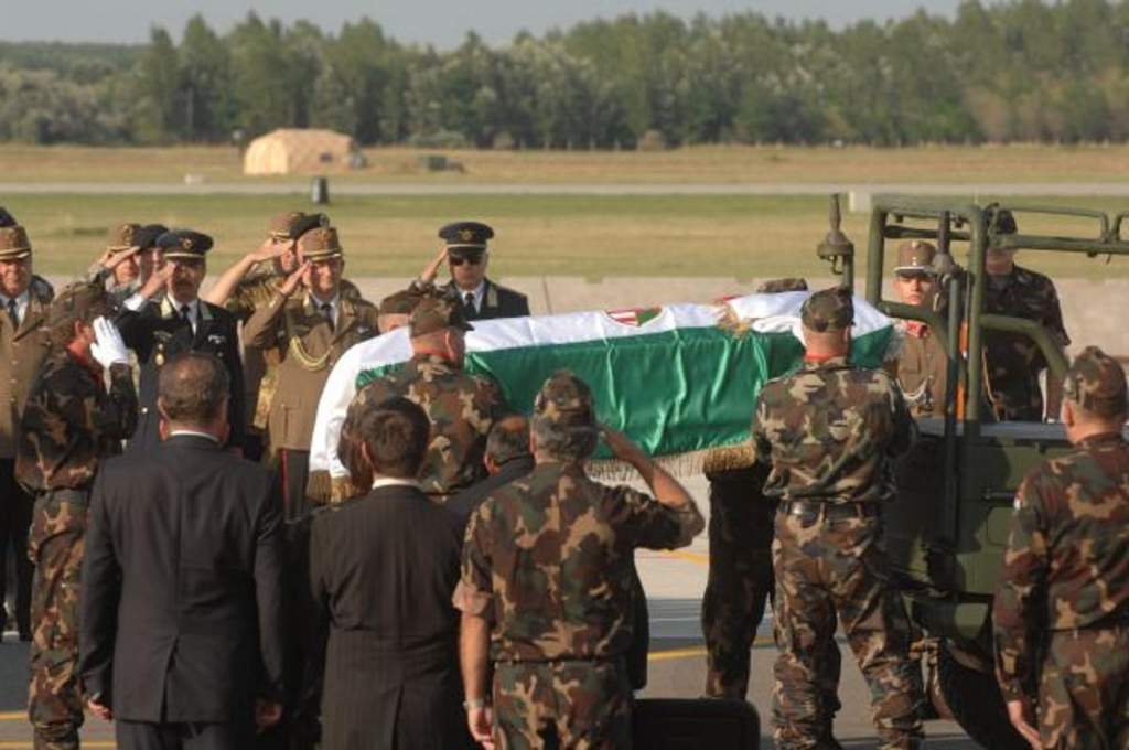 Kecskeméten fogadták az Afganisztánban elhunyt katona holttestét