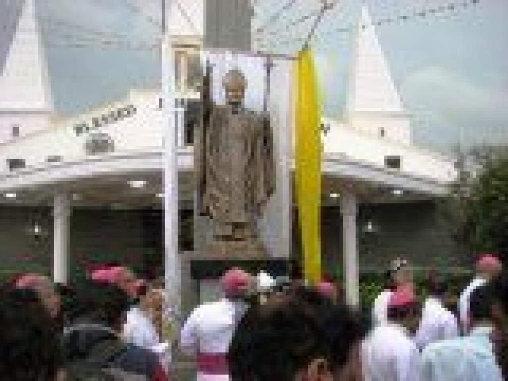 II. János Pál-szobrot avattak Indiában 