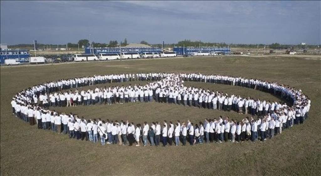 2000. munkatársát köszönti ma a kecskeméti Mercedes-Benz gyár 