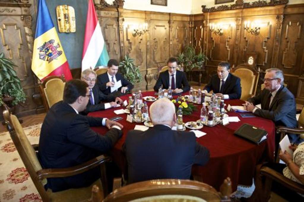 Orbán Viktor udvariassági látogatáson fogadta a moldovai parlament elnökét