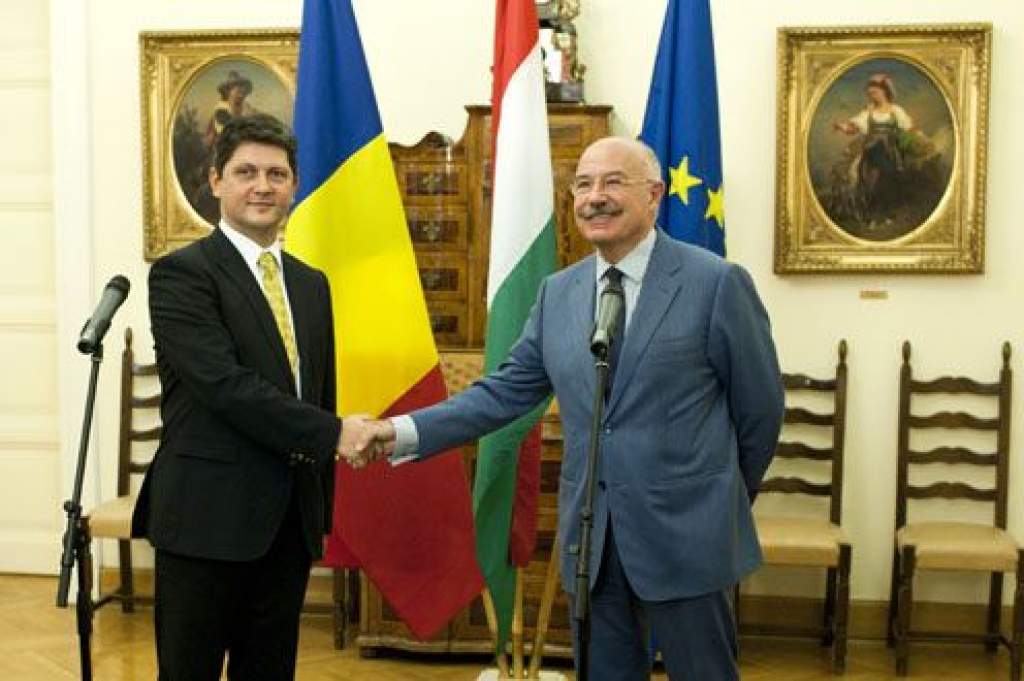 Martonyi János: folytatja a partnerségi együttműködést Magyarország és Románia