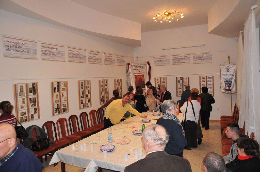 Húsvéti képeslapokból nyílt kiállítás a Porta Egyesület dísztermében