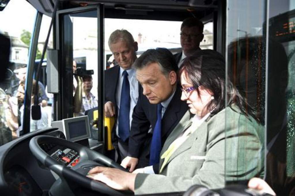 Átadták az új Mercedes buszokat Budapesten