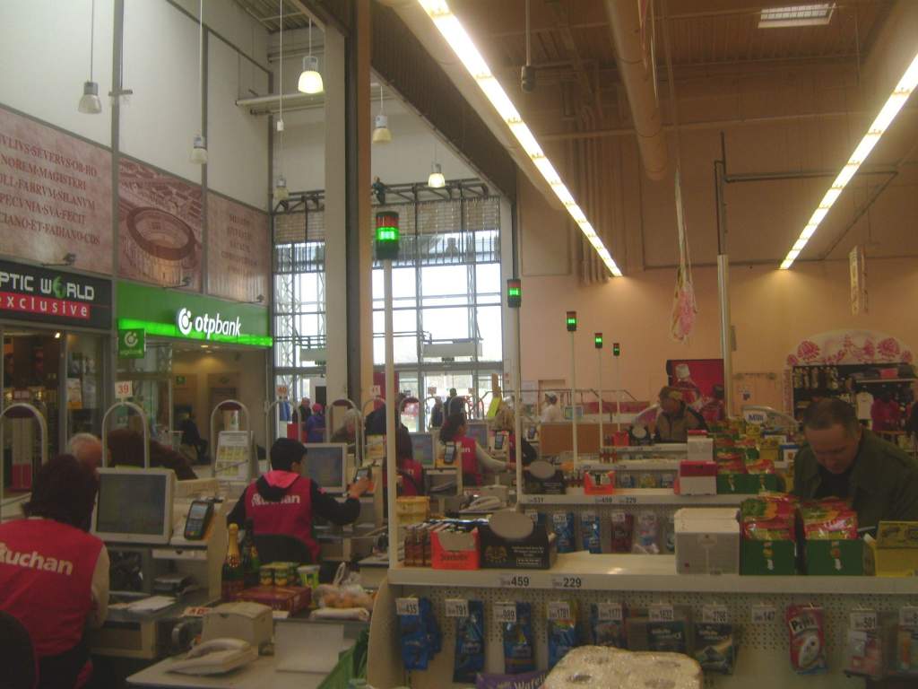 Zöld jelzéssel a gyorsabb vásárlásért-Mostantól a hazai Auchan áruházakban zöld lámpával jelölt pénztáraknál fizethetnek a vásárlók, így gördülékenyebb az áthaladás a kasszákon