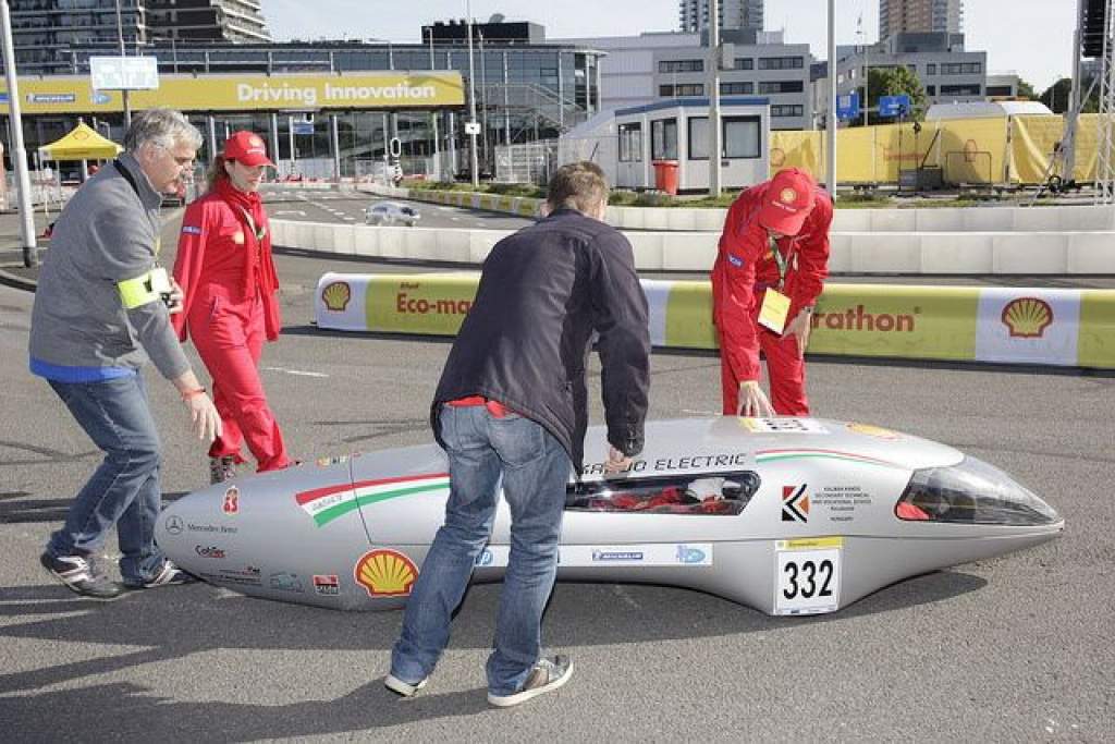 Technikai Innovációs és Dizájn Díjat nyertek a kecskeméti csapatok az idei Shell Eco-marathon Europe-on