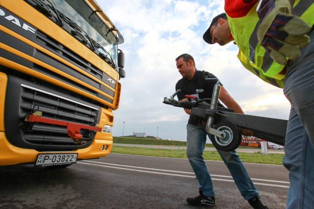 1 millió forintot nyer Magyarország legjobb kamionsofőrje!-A visszaszámlálás megkezdődött: idén ismét elrajtol az 5 tengelyen - biztos kézzel!