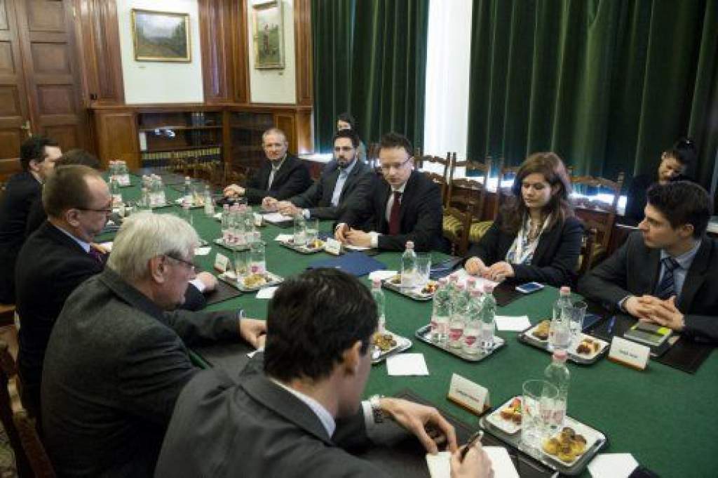 Áprilisban kerülhet a parlament elé a magyar szerepvállalás kérdése