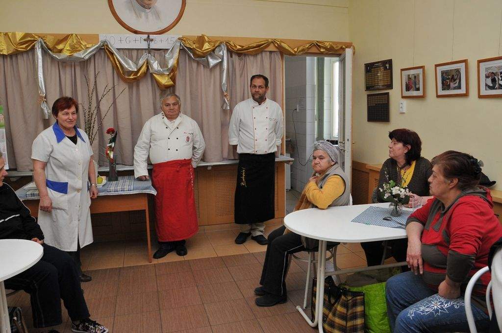 A Mezei család férfiai főztek a Wojtyla Házban