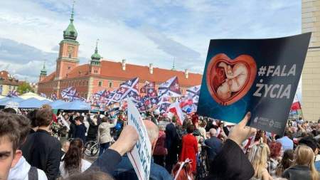 Ötvenezren vettek részt a lengyel nemzeti életvédő felvonuláson Varsóban