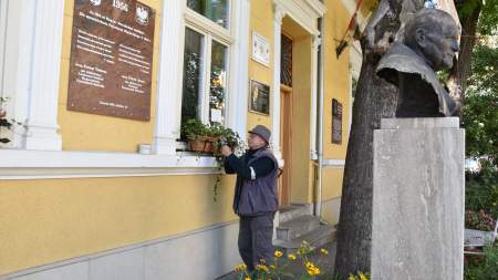 Facol Lajos, a Wojtyla önkéntese munka közben