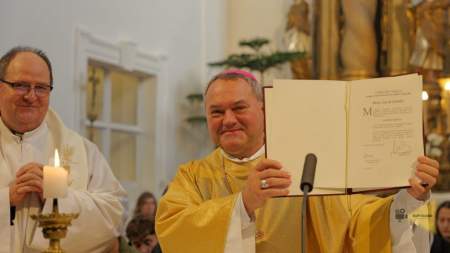 Piarista konfráter lett Felföldi László püspök