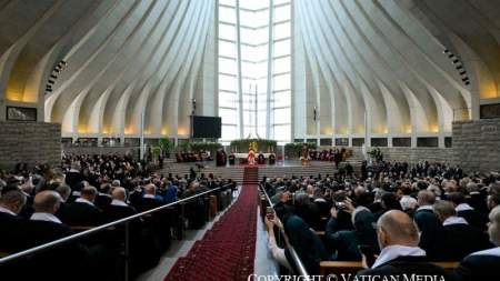 Szenvedés közepette megélt, mély hitről szóló tanúságtételeket hallott XIV. Leó pápa Libanonban 