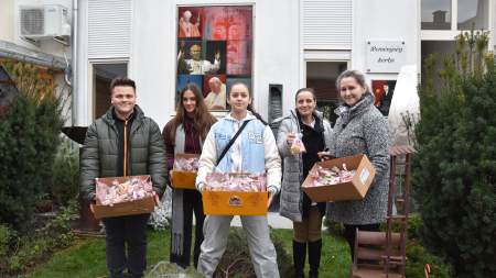 Édes figyelmesség a kadásoktól – mézeskalácsba formált gondoskodás