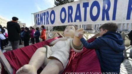 Leó pápa vasárnap délben: Imádkozzunk, hogy valamennyi gyermek békében élhessen az egész világon! 