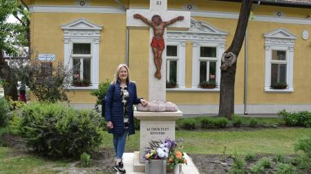 A gondoskodó szeretet gazdag ízvilága – A Mátyás Király Patika tulajdonosa kínált meleg ételt a nélkülözőknek