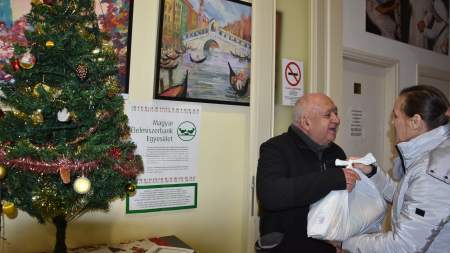 Karácsonyi csomagok a rászorultaknak