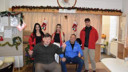 Ünnepi szeretetözön Muhari Béla támogatásával