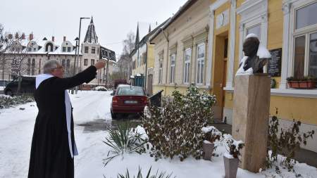 Ostorcsapásokkal és házszenteléssel ünnepelték a Vízkeresztet a Wojtylában