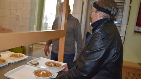 A krisztusi szeretet útján: Étel és remény a Wojtyla Ház asztalán