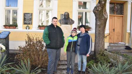 Hat zsák burgonya a helvéciai Göbölyös családtól