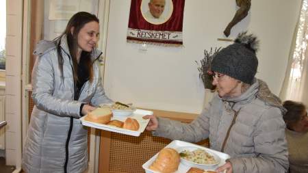 Hitvesi eskü és karitatív küldetés: Tóth Tibor szívén viseli a Wojtyla család sorsát