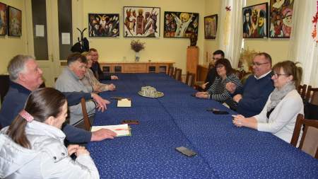 Téglába ágyazott szövetség: a Wojtyla Házba látogatott a tiszaszentimrei „téglagyűjtő” polgármester-lelkész