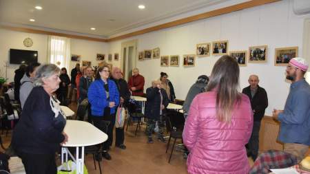 Tálcán kínált gondoskodás: a Jahuah Útja Egyesület rendezett szeretetvendégséget