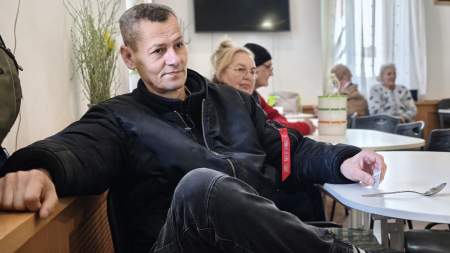 A gondoskodó szeretet gazdag ízvilága – A Mátyás Király Patika tulajdonosa kínált meleg ételt a nélkülözőknek