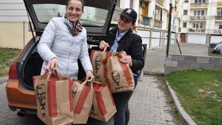 A pünkösdiek és a KFC szeretetebédjét ízlelték a rászorultak