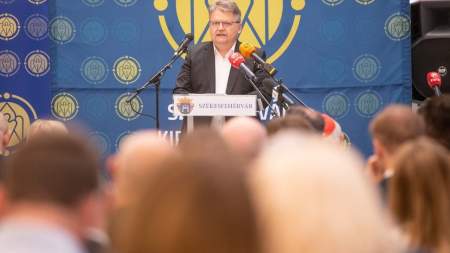 Az emberi méltóság és a béke pápája – Szent II. János Pálról nyílt kiállítás Székesfehérváron