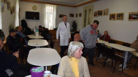 Dr. Óváry Csaba főigazgató osztott ebédet a Wojtyla Házban