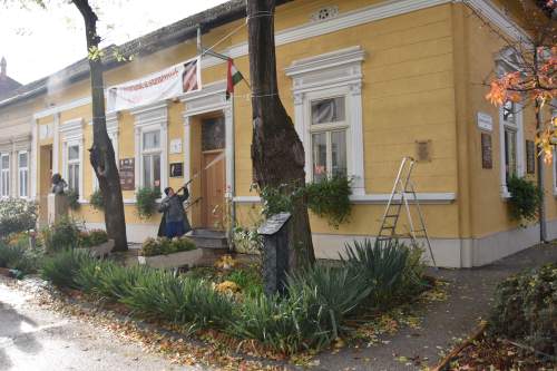 Karbantartási, javítási munkálatok a Wojtyla Ház utcafronti oldalán