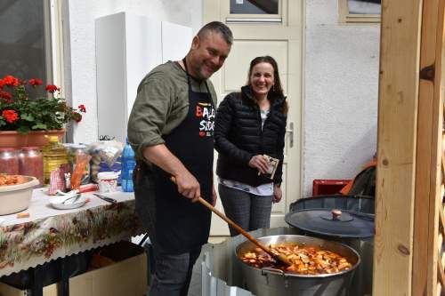 Ballószög polgármestere ebédet osztott a Wojtyla Házban