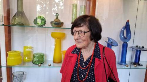 Tükröződések – Vida Zsuzsa üvegművész kiállítása a Folyosó Galériában