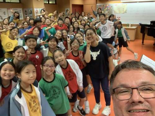 Hong Kongba utazik az Aurin Leánykar szombaton
