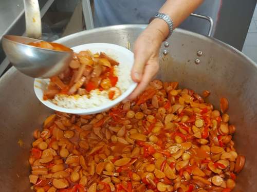 Amikor a szeretet utat talál – Szívélyes üdvözlet Szekszárdról, finom étellel körítve