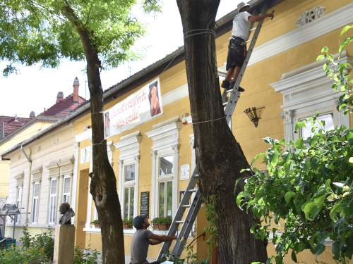 Csatornát tisztítottak a Wojtyla Ház támogatói
