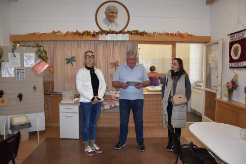 A „Trendalelke” várta finom ebéddel a Wojtyla Ház rászorultjait A „Trendalelke” várta finom ebéddel a Wojtyla Ház rászorultjait