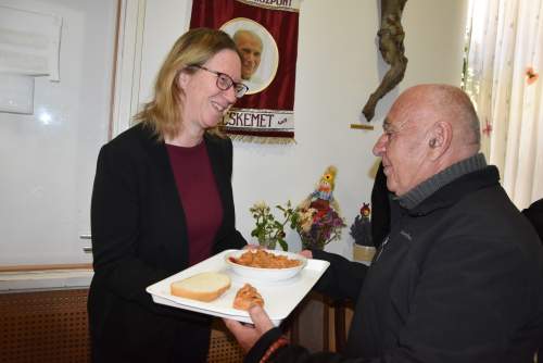 Rappali József étkeztette az elesetteket