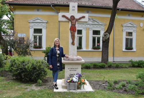 A gondoskodó szeretet gazdag ízvilága – A Mátyás Király Patika tulajdonosa kínált meleg ételt a nélkülözőknek