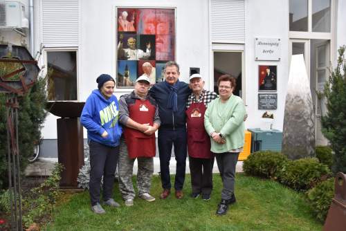 Király József pártfogolta az elesetteket karácsony első napján