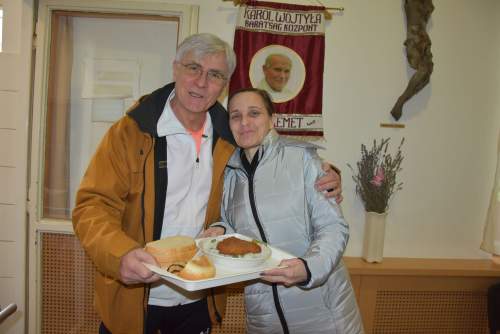 A szerető gondoskodás aranybarna ízei: Szabó Antal januári asztalközössége